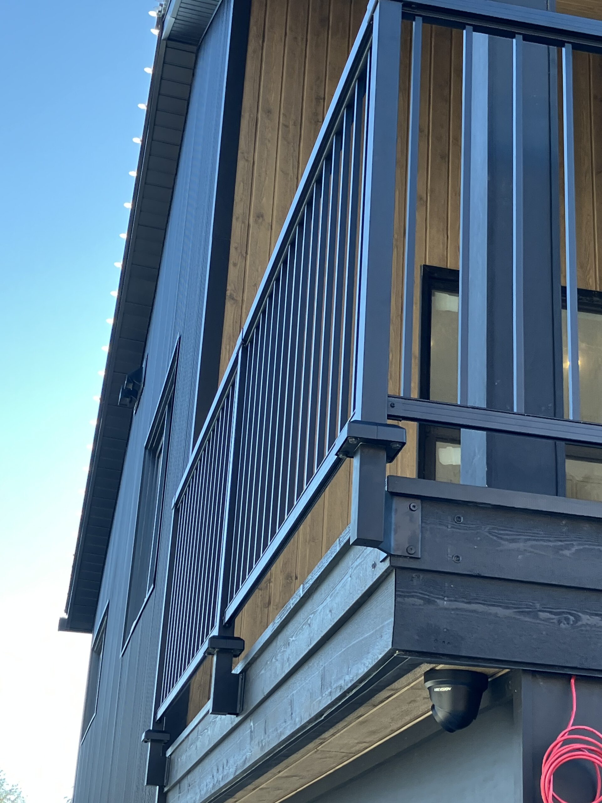 Fascia mounting bracket