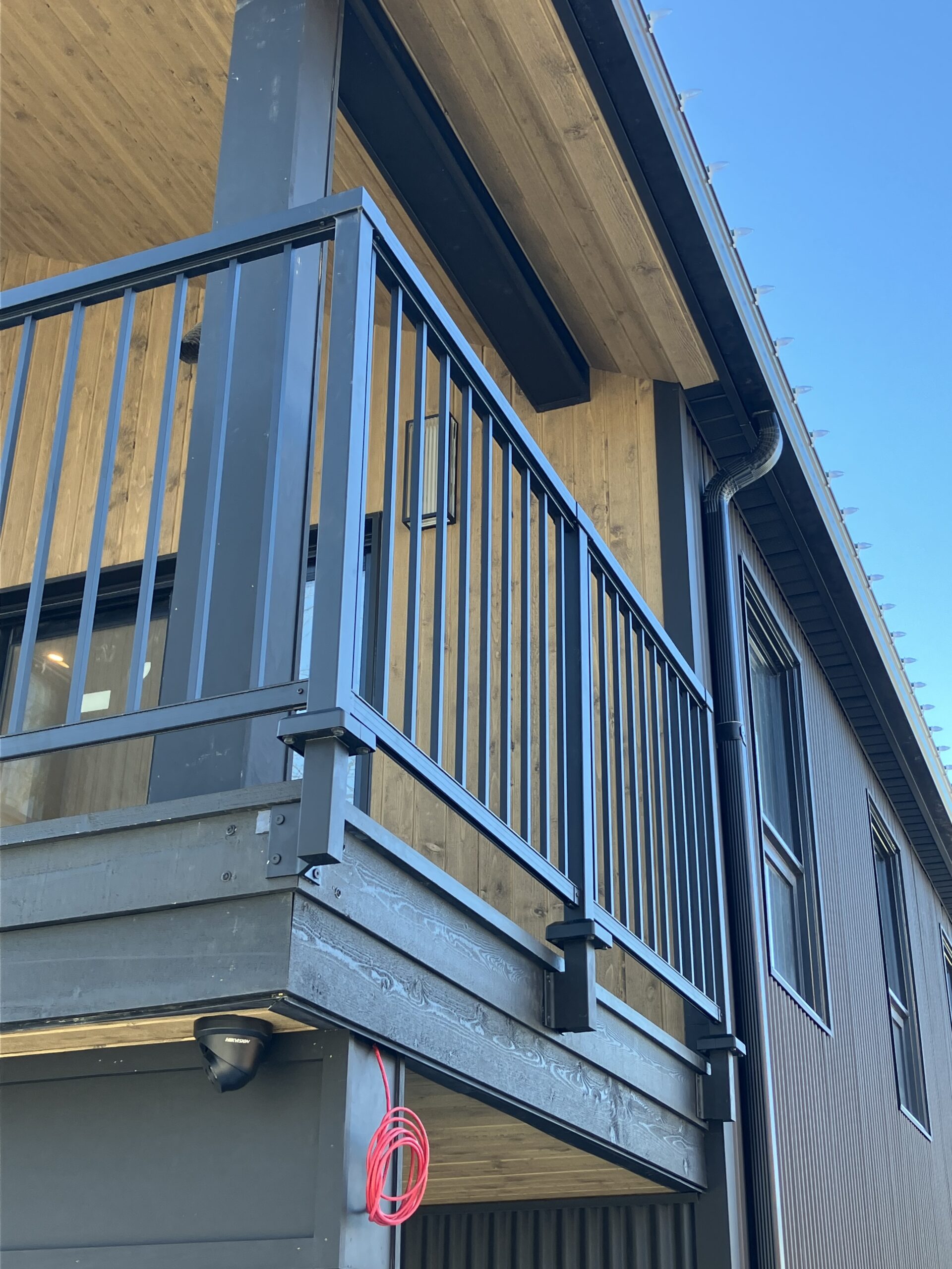 Fascia mounting bracket