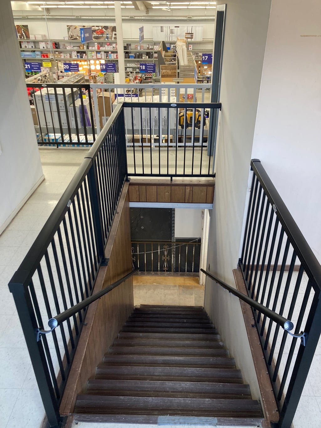 Pipe handrail for stairs