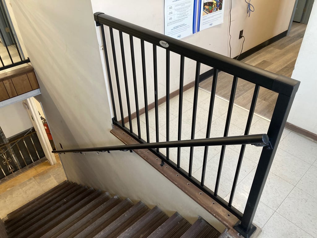 Pipe handrail for stairs