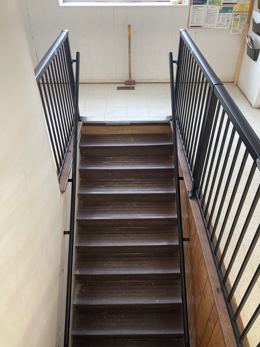 Pipe handrail for stairs