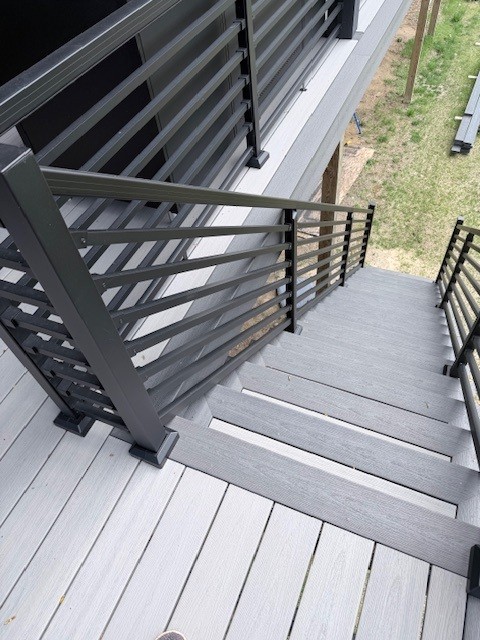 Horizontal picket railing