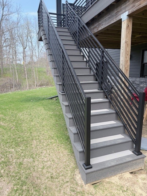Horizontal picket railing